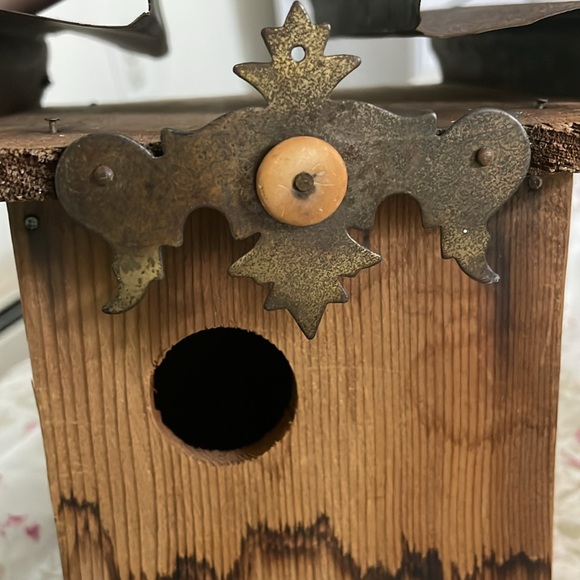 Birdhouse with tin roof - Picture 12 of 12
